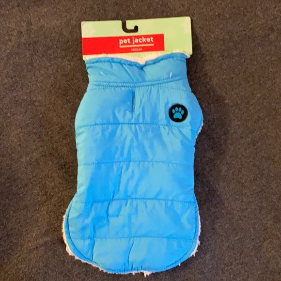 NWT Dog jacket, water resistant, soft fleece underside to keep them warm medium - Picture 4 of 6